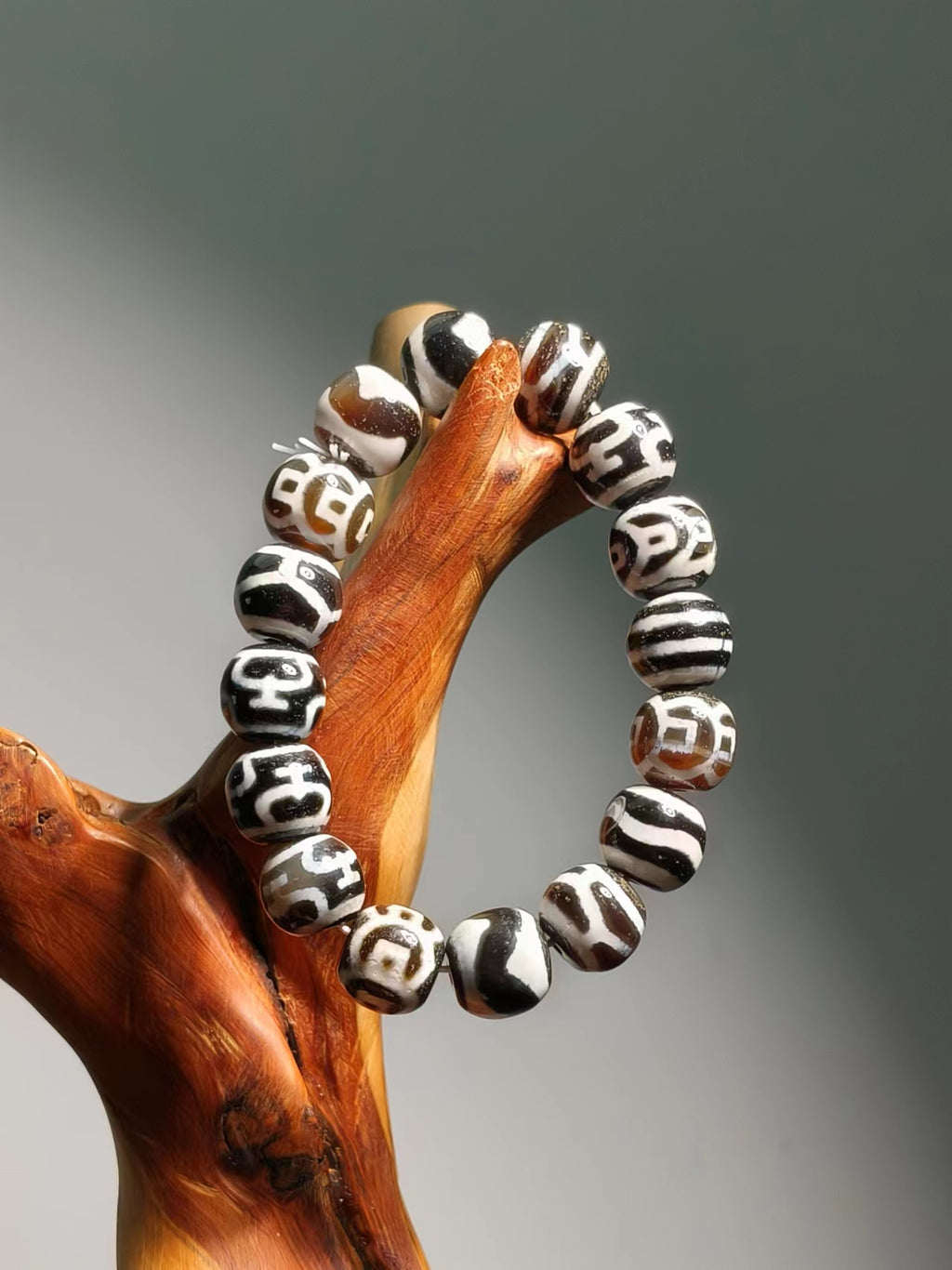 Agate Dzi Beads Red / Black White