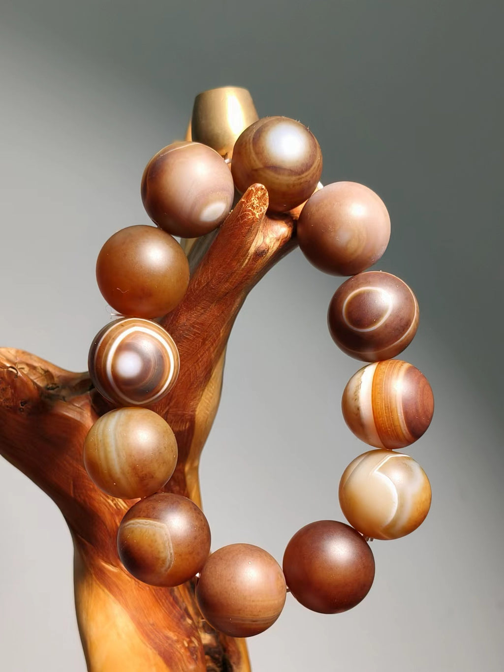 Agate Old Gray Lace Bracelet 16mm