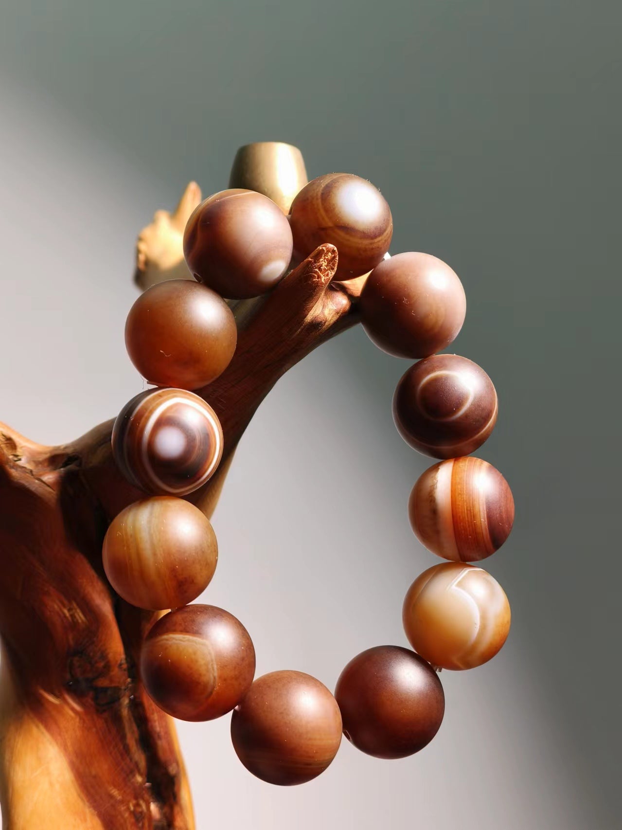 Agate Old Gray Lace Bracelet 16mm